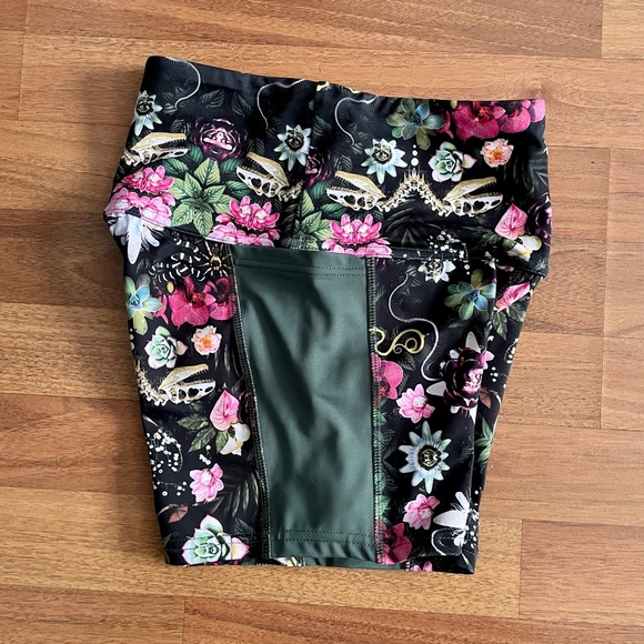 Blackmilk Biologica HW Athletic Shorts XS - Picture 5 of 9